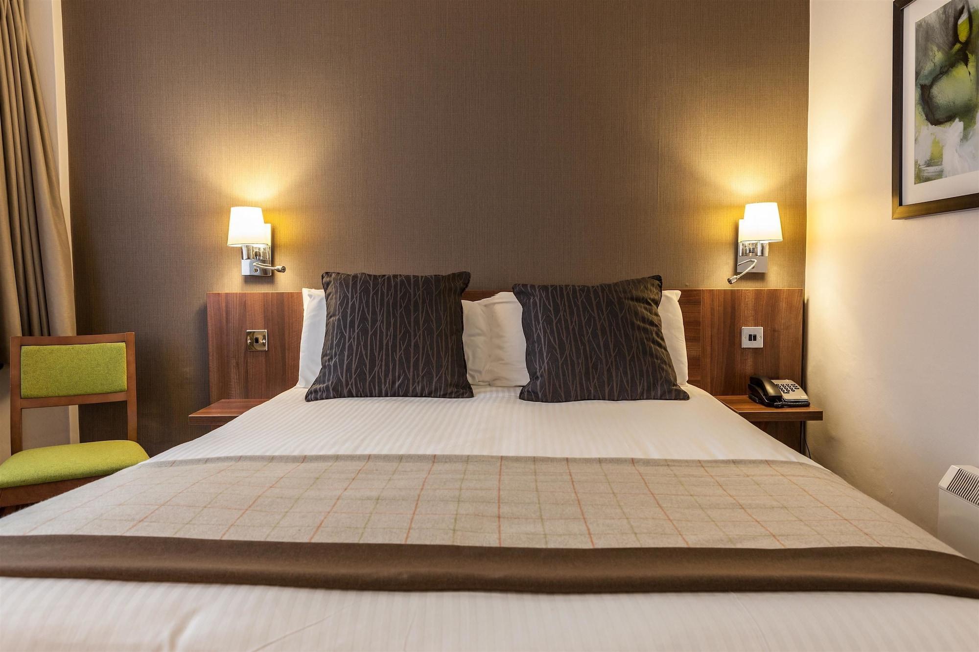 Cresta Court Hotel Altrincham Buitenkant foto