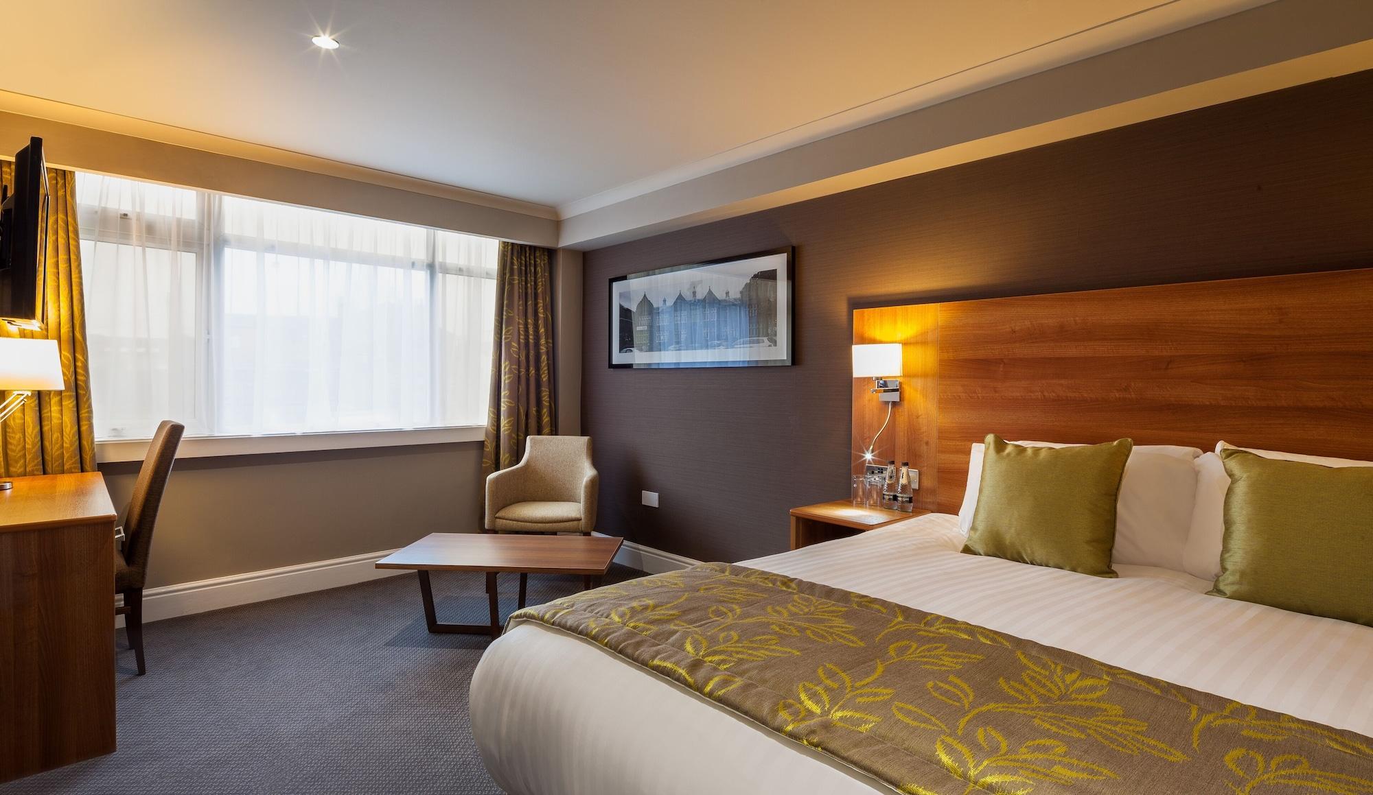 Cresta Court Hotel Altrincham Buitenkant foto