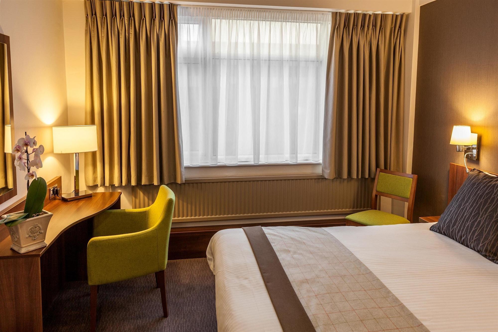 Cresta Court Hotel Altrincham Buitenkant foto