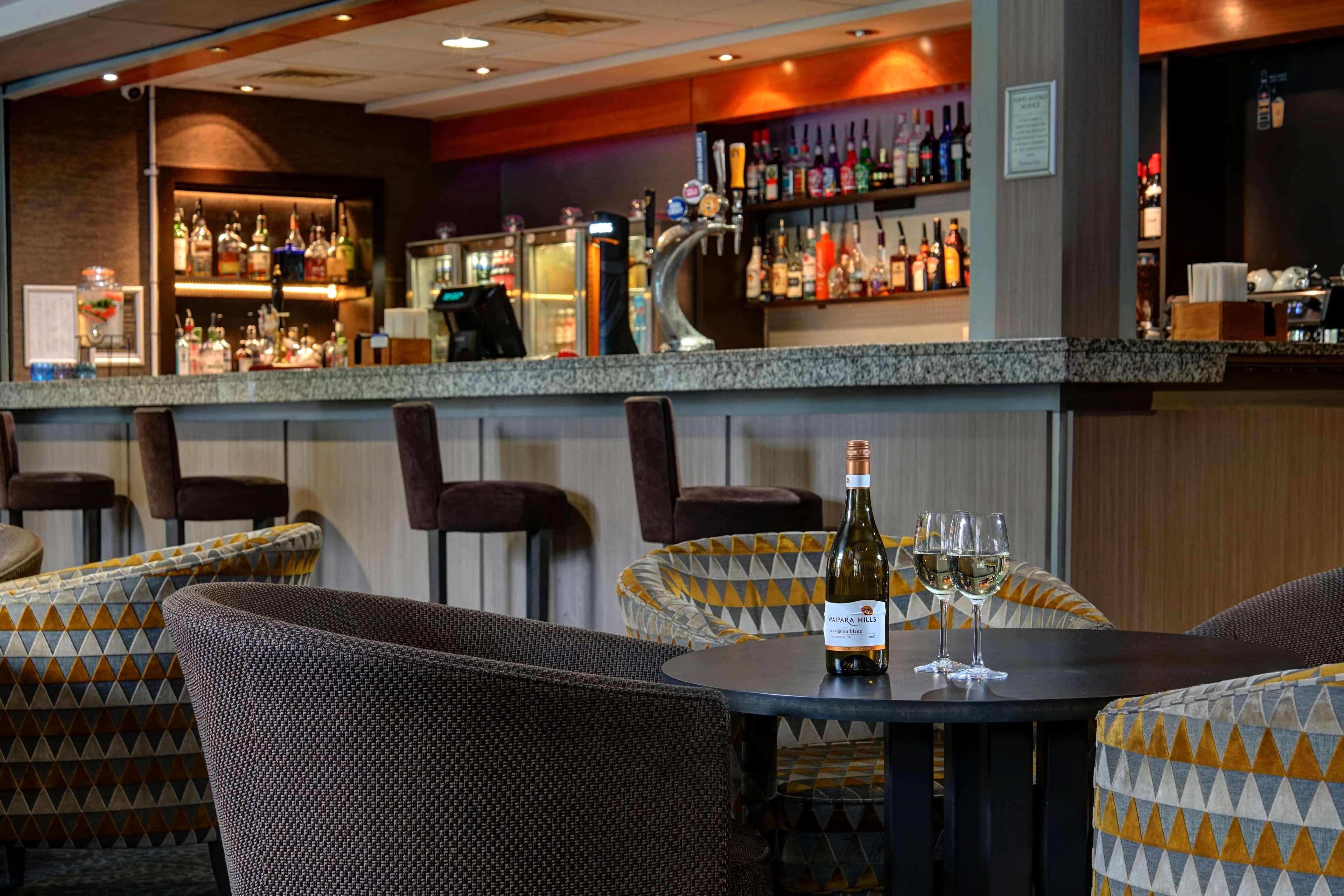 Cresta Court Hotel Altrincham Buitenkant foto