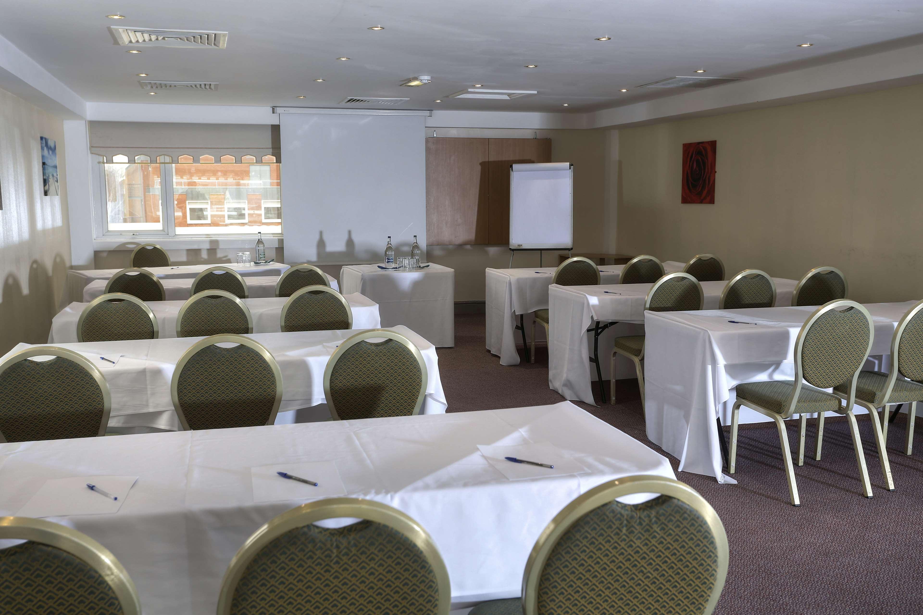 Cresta Court Hotel Altrincham Buitenkant foto