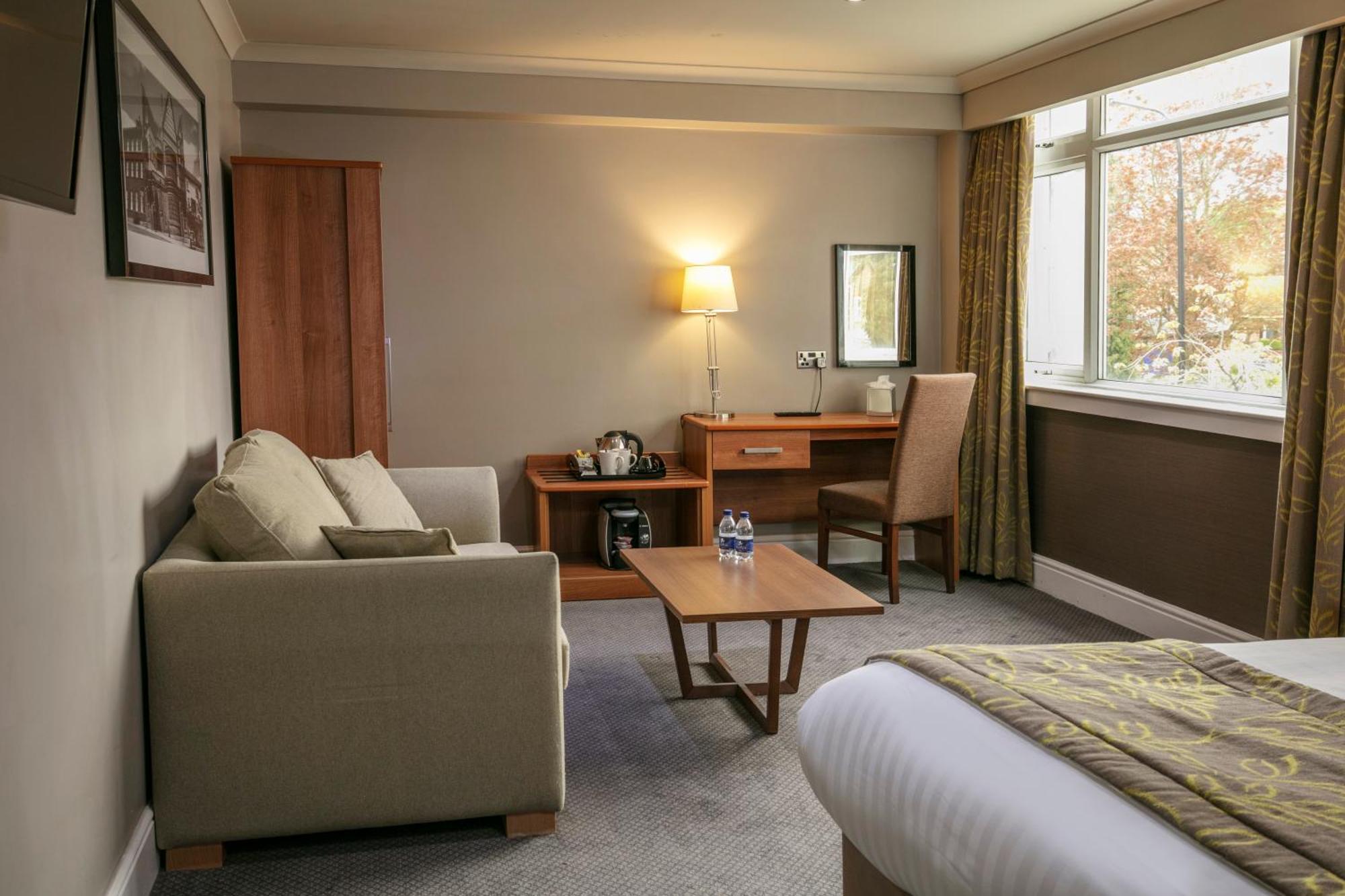 Cresta Court Hotel Altrincham Buitenkant foto