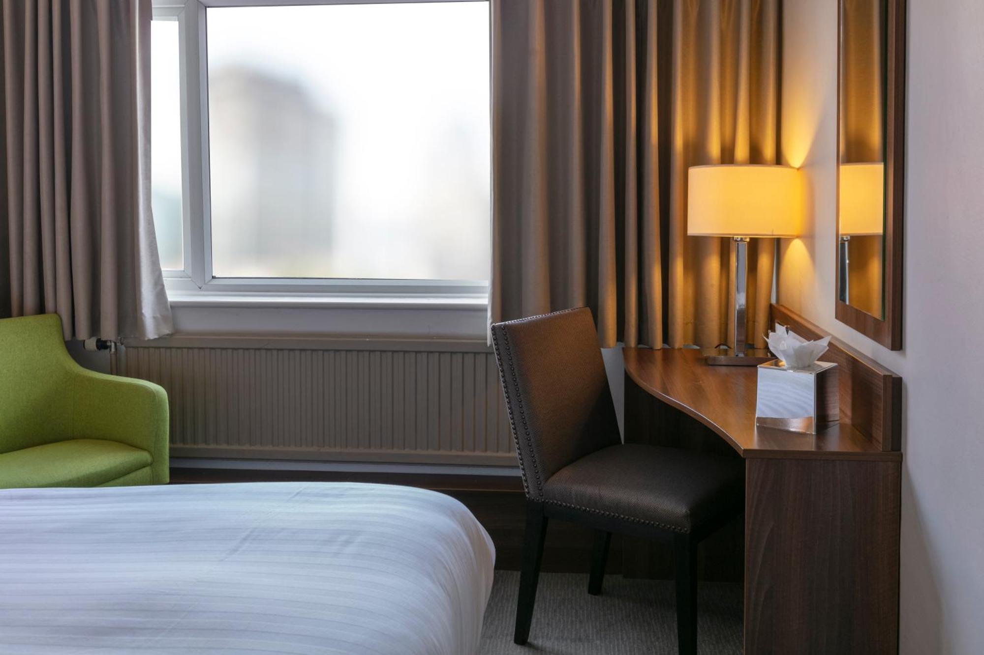 Cresta Court Hotel Altrincham Buitenkant foto