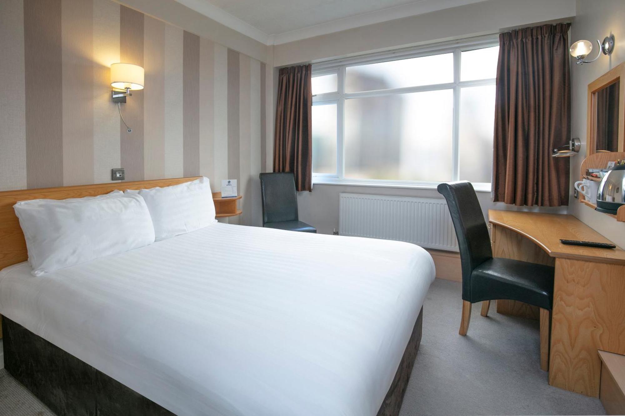 Cresta Court Hotel Altrincham Buitenkant foto