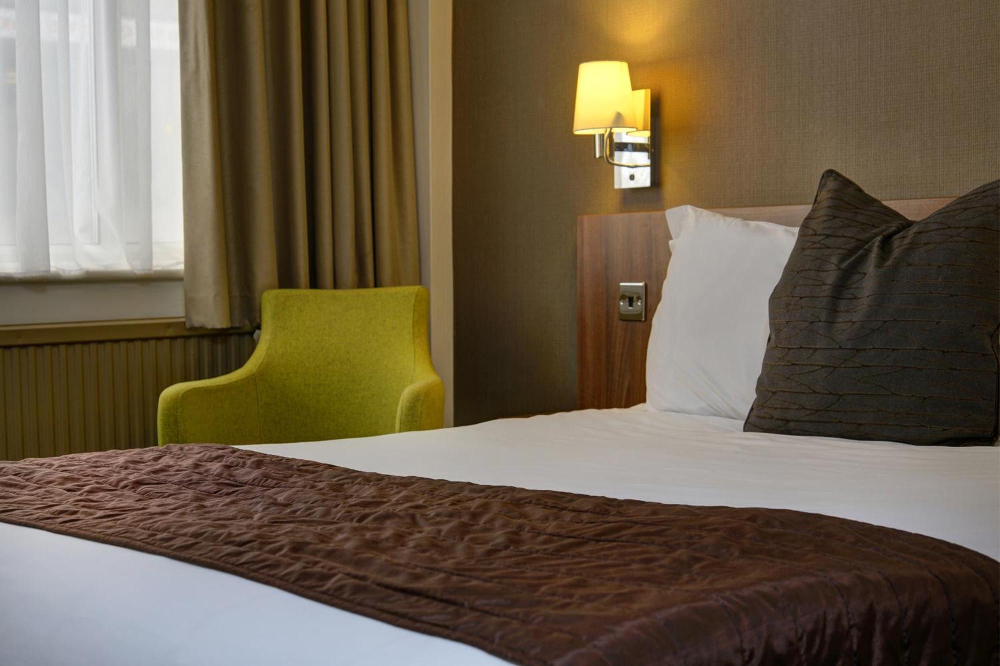 Cresta Court Hotel Altrincham Buitenkant foto