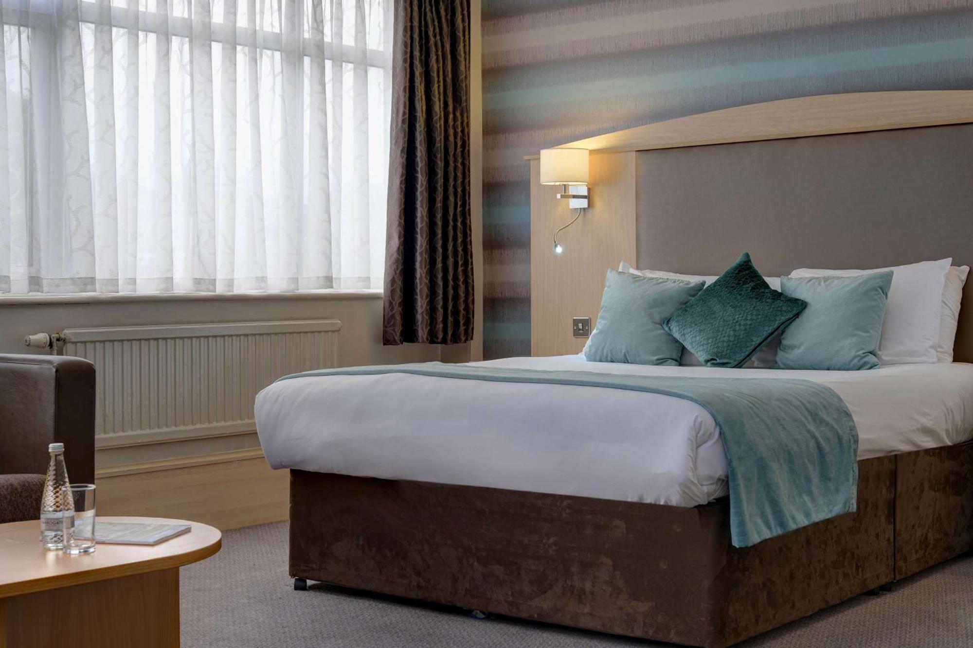 Cresta Court Hotel Altrincham Buitenkant foto