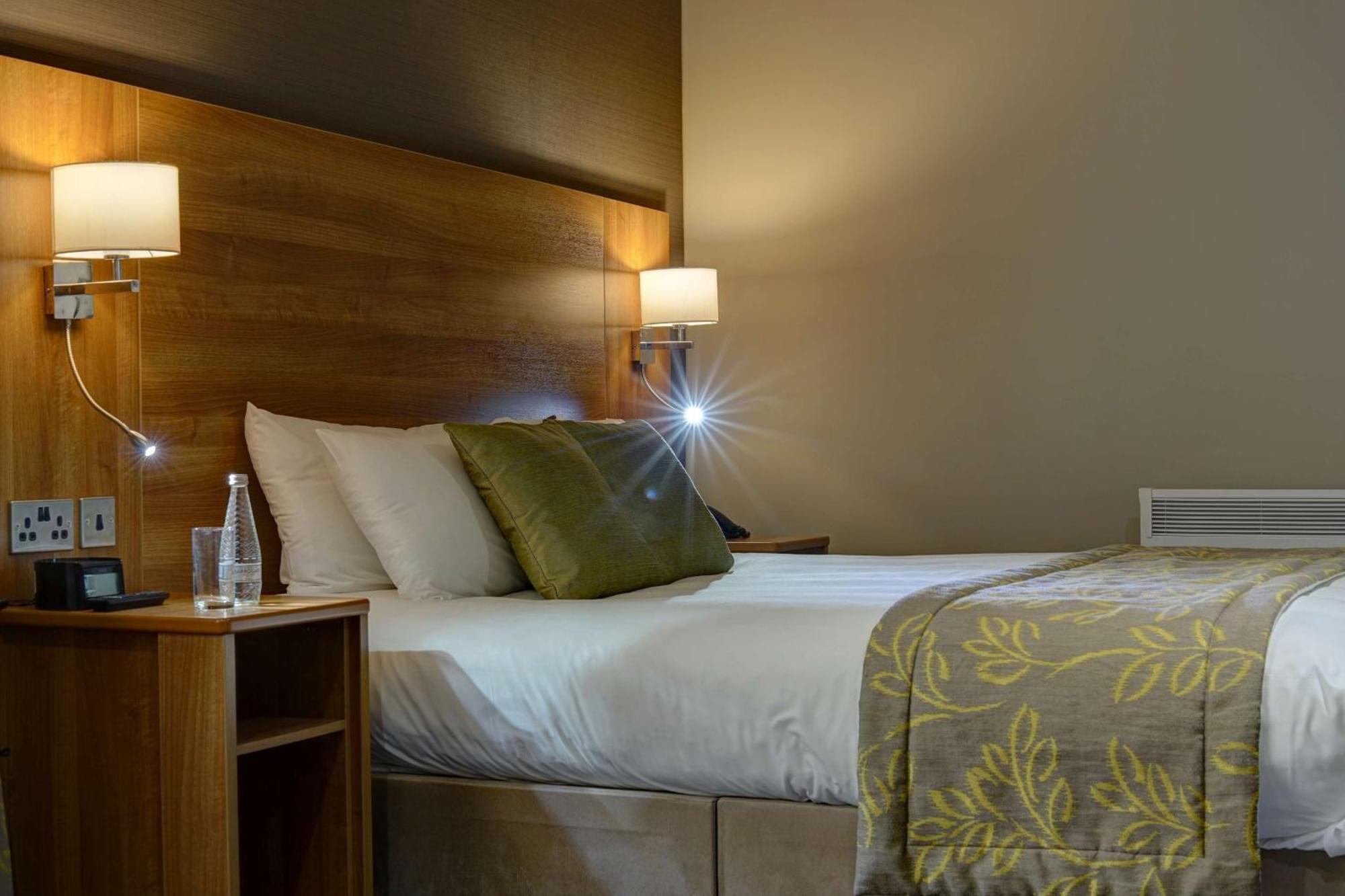 Cresta Court Hotel Altrincham Buitenkant foto