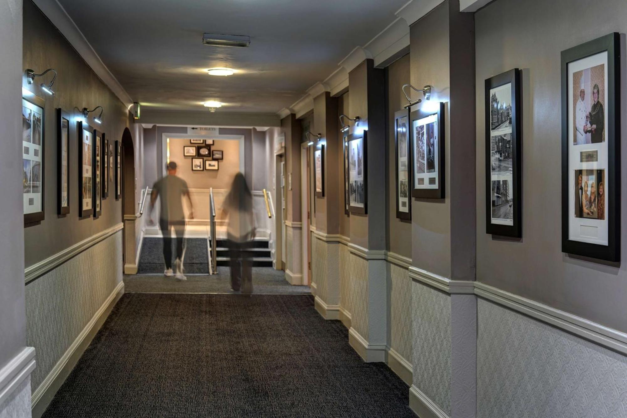 Cresta Court Hotel Altrincham Buitenkant foto