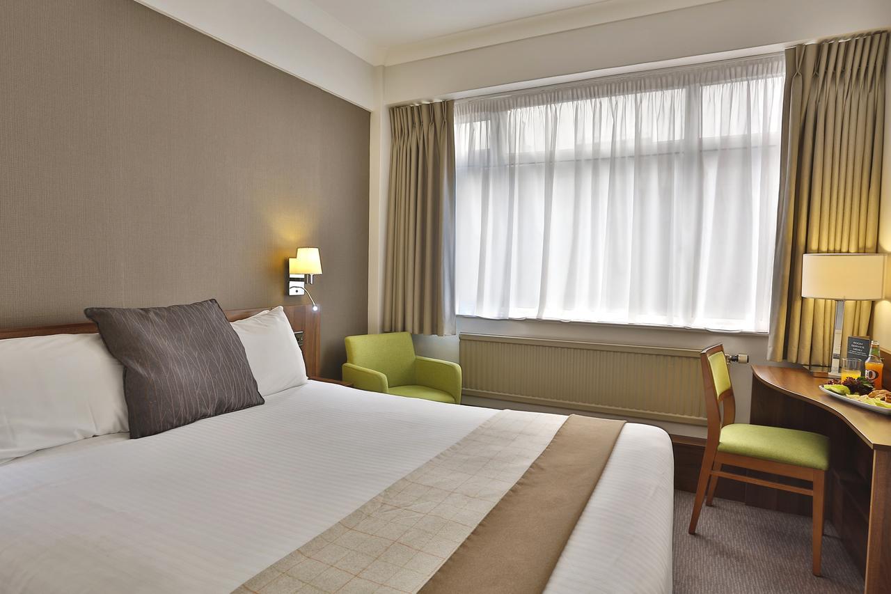 Cresta Court Hotel Altrincham Buitenkant foto
