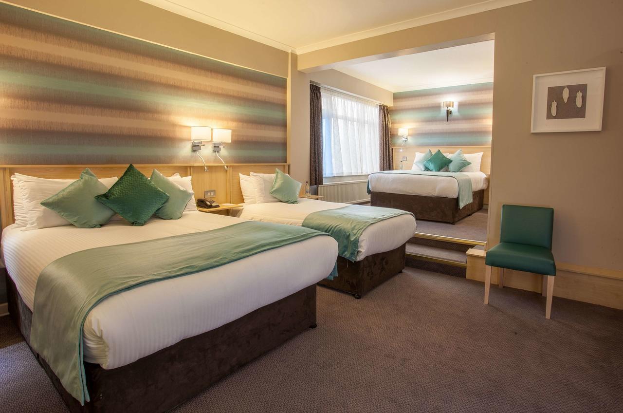 Cresta Court Hotel Altrincham Buitenkant foto